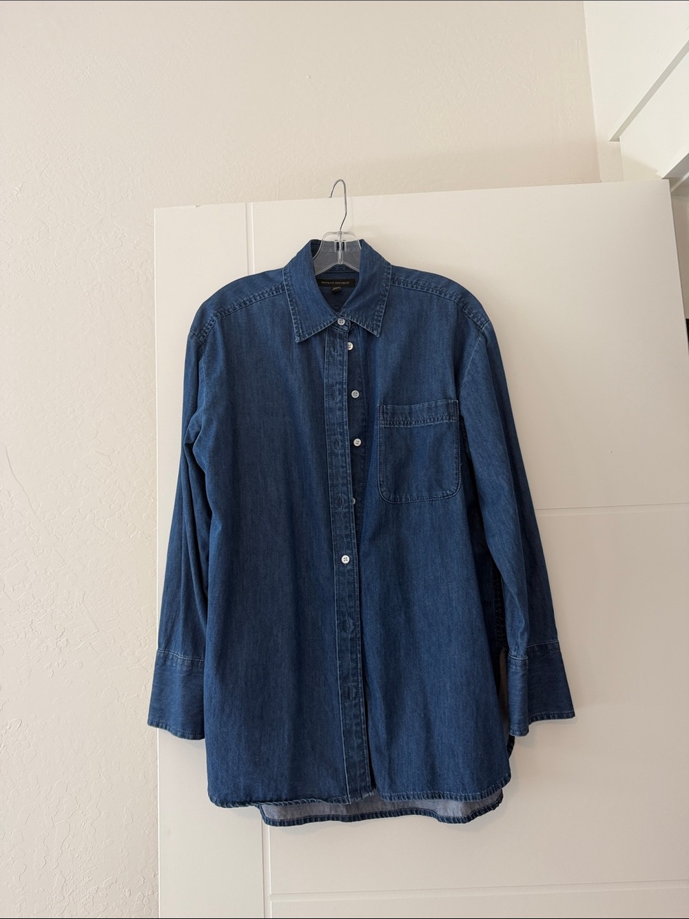 Banana republic women’s Denim Button-Up Shirt size small